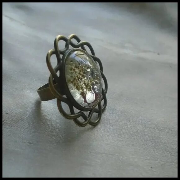Statement Ring with Dried Pressed Flowers is One of a Kind Cottagecore - Picture 6 of 11